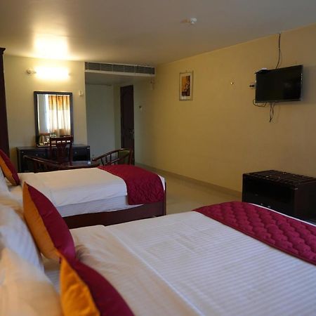 טירופאטי Mg Zion Hotel מראה חיצוני תמונה