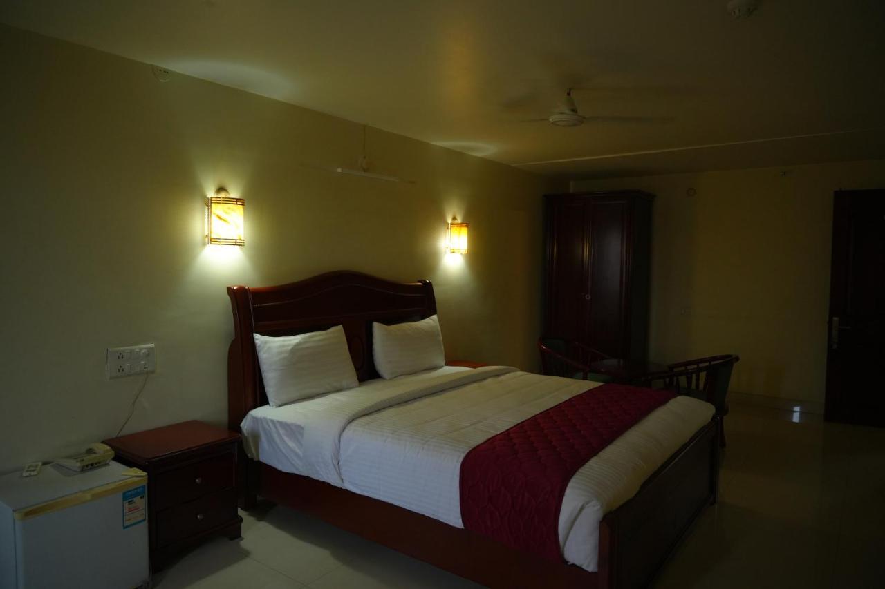 טירופאטי Mg Zion Hotel מראה חיצוני תמונה