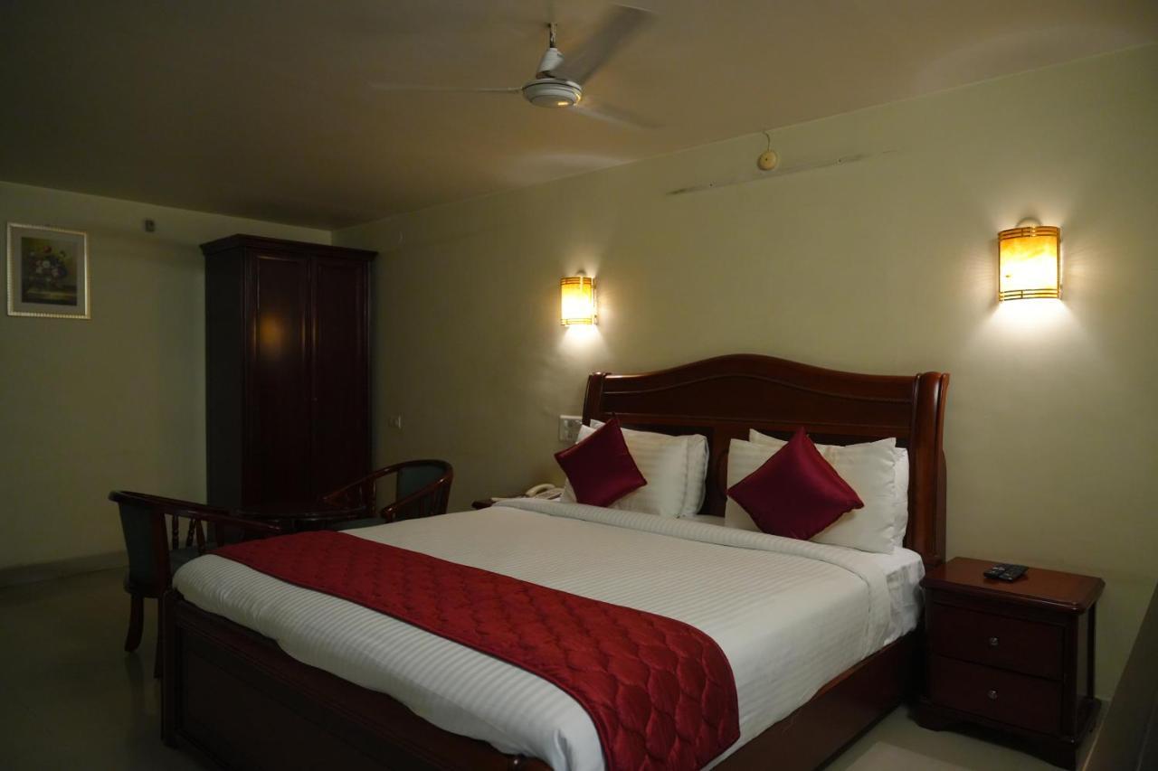 טירופאטי Mg Zion Hotel מראה חיצוני תמונה